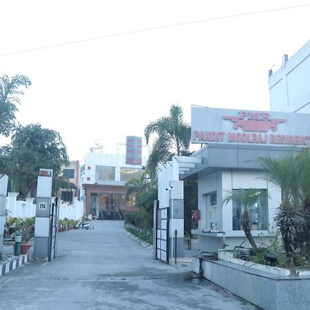 ホテル Pt Moolraj Residency ウーナ エクステリア 写真