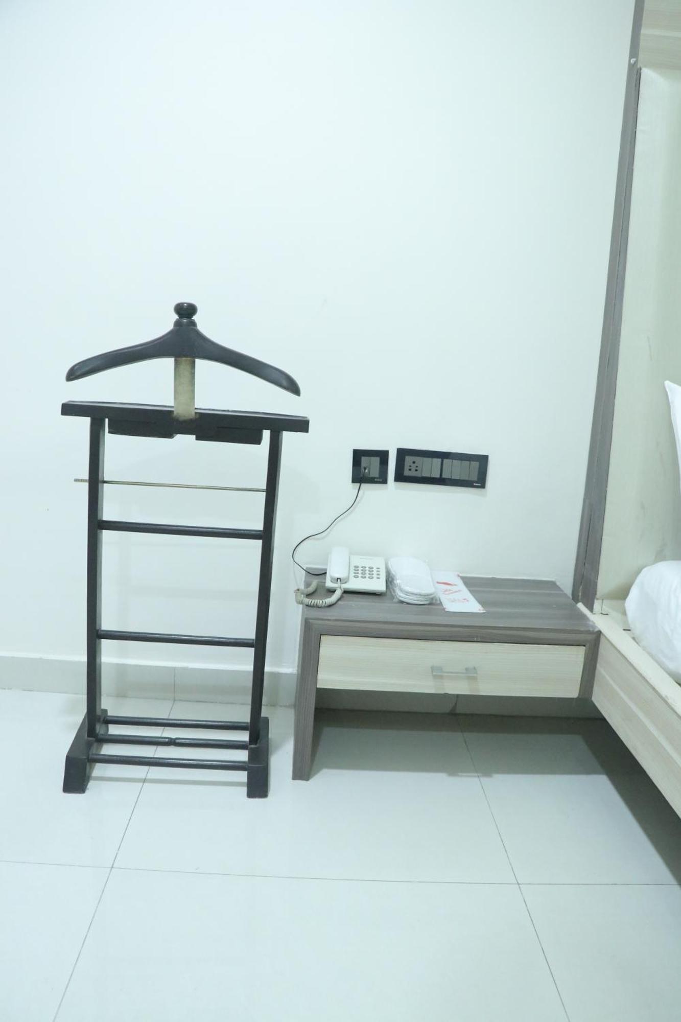 ホテル Pt Moolraj Residency ウーナ エクステリア 写真