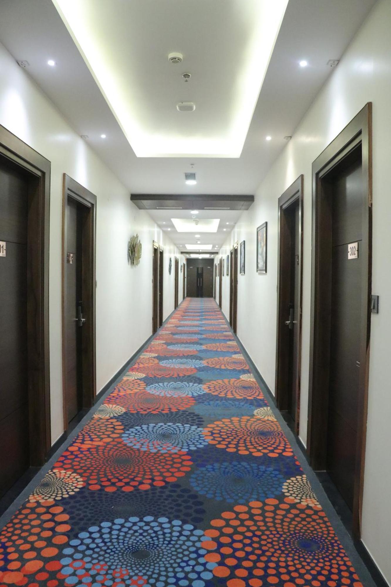 ホテル Pt Moolraj Residency ウーナ エクステリア 写真
