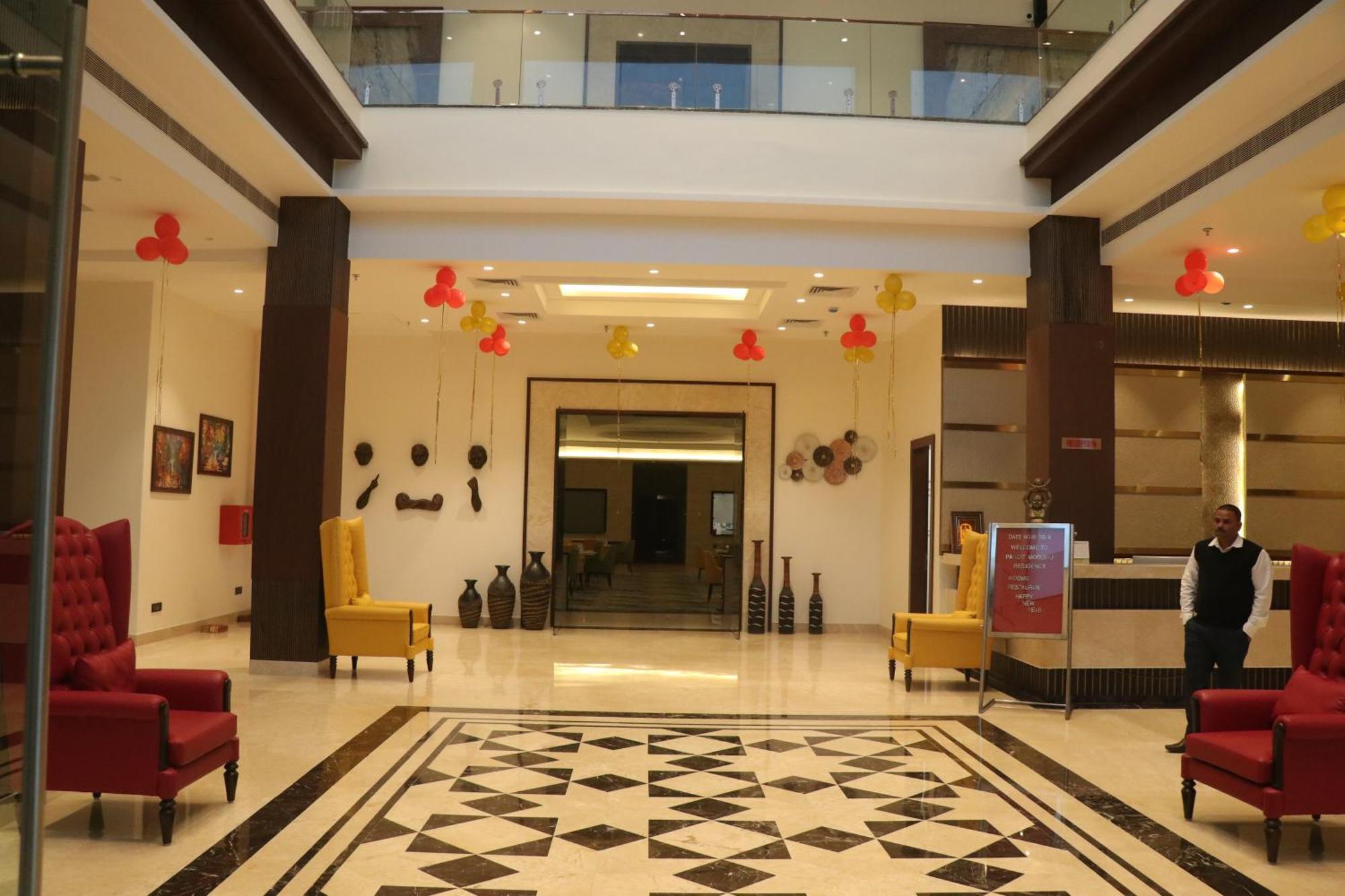 ホテル Pt Moolraj Residency ウーナ エクステリア 写真