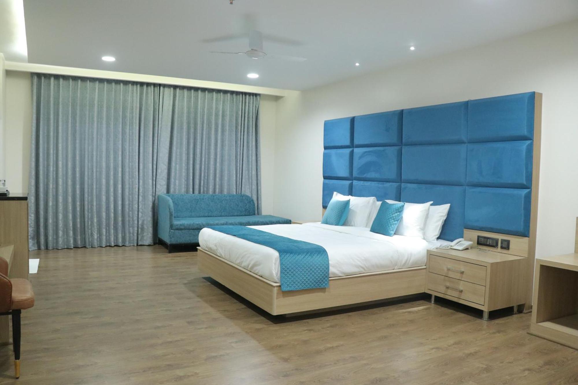 ホテル Pt Moolraj Residency ウーナ エクステリア 写真