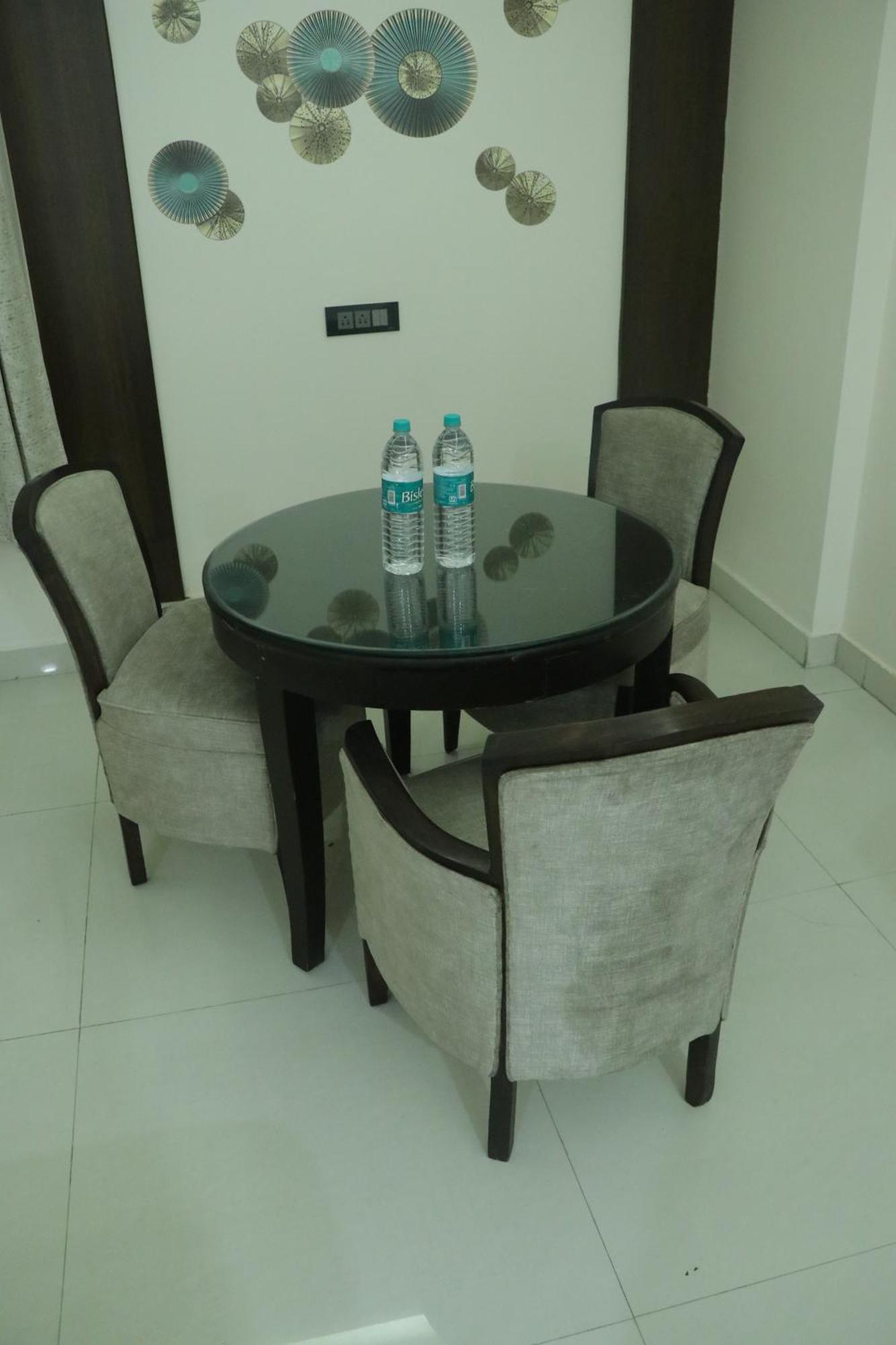 ホテル Pt Moolraj Residency ウーナ エクステリア 写真