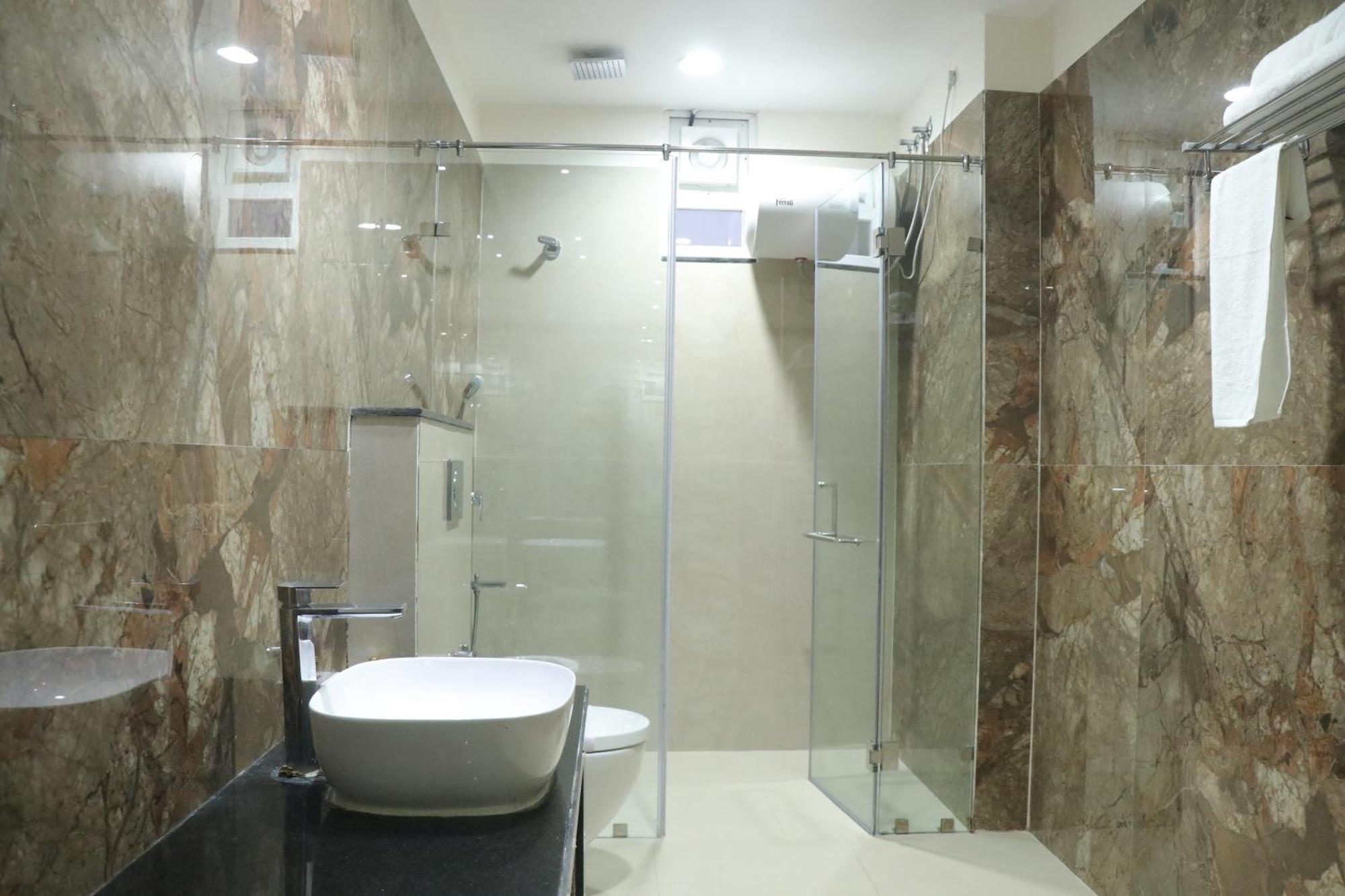 ホテル Pt Moolraj Residency ウーナ エクステリア 写真