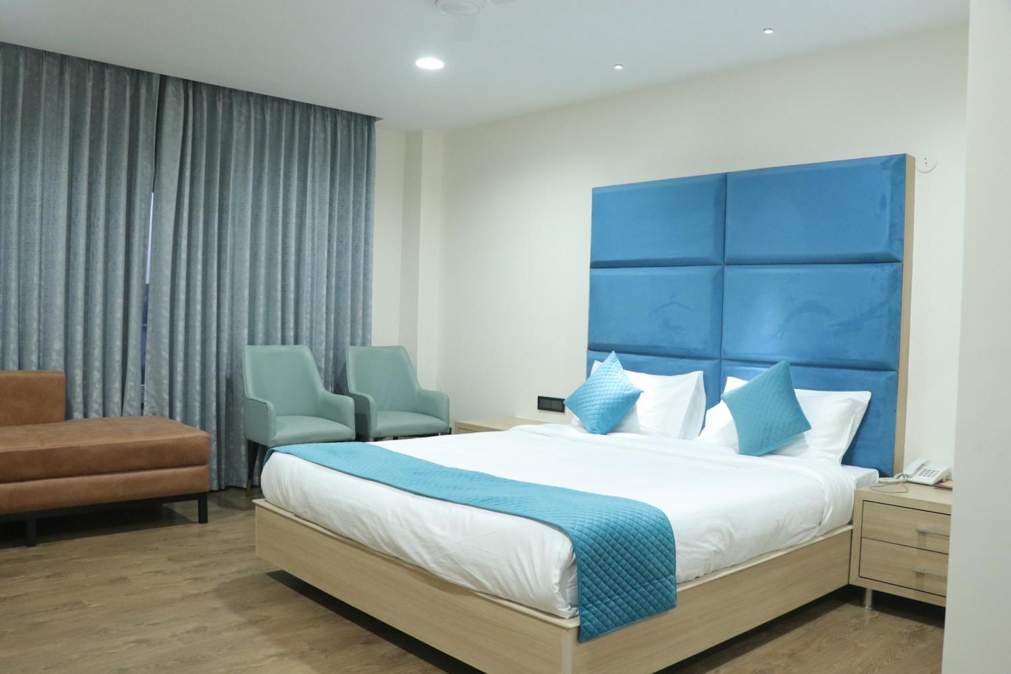 ホテル Pt Moolraj Residency ウーナ エクステリア 写真