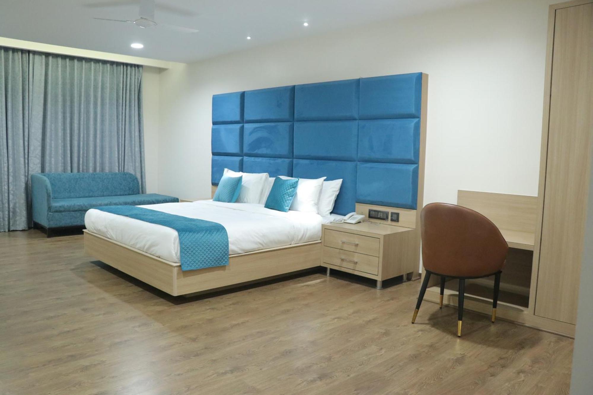 ホテル Pt Moolraj Residency ウーナ エクステリア 写真